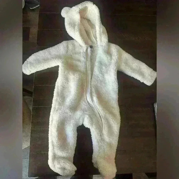 Fluffy jumpsuit great for the weather - Picture 3 of 3